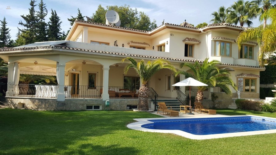 Luxus-Villa in Sierra Blanca R2784890