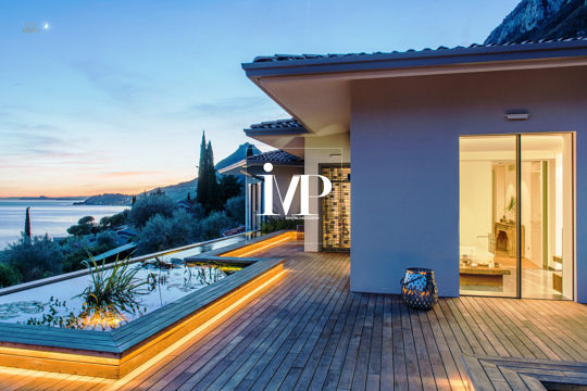 Luxuriöse Designervilla mit Einliegerwohnung in Bestlage am Gardasee