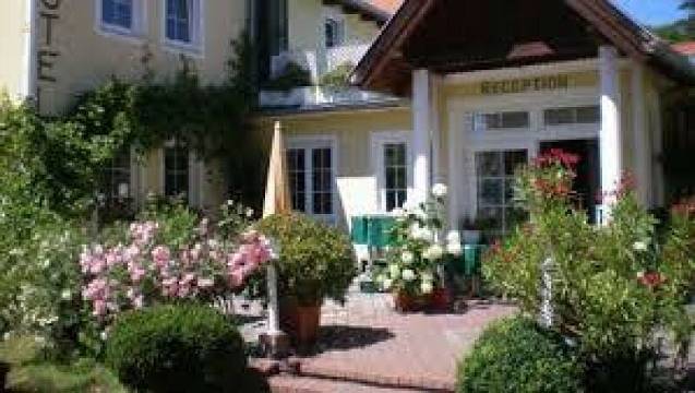 HOTEL - RESTAURANT - CAFE IM ZENTRUM VON MAISSAU MIT VIEL POTENTIAL FÜR ERWEITERUNG