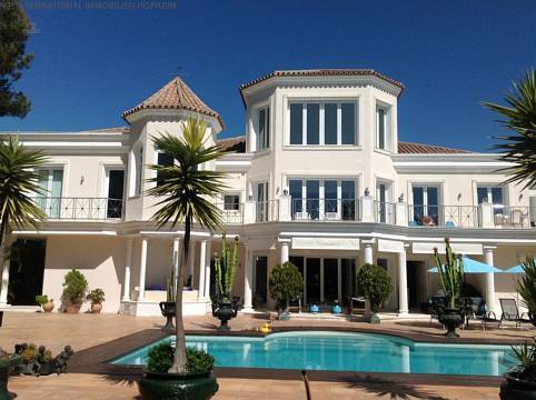 ***Einzigartige Villa mit besten Ausstattungsmerkmalen in Estepona***