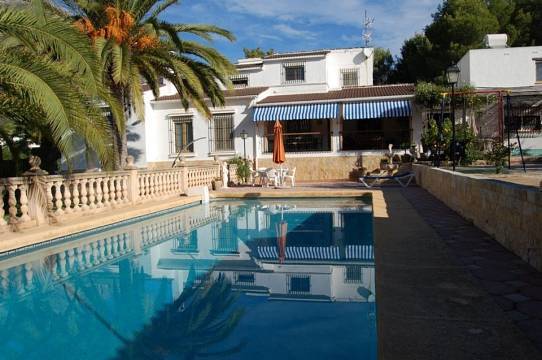 ***Großzügige Villa mit Pool in Javea***