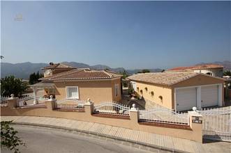 Thumbnail von ***Sehr gut ausgestattete Villa mit Pool, Whirlpool, Sauna und Garage***