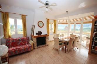 Thumbnail von ***Gepflegte und großzügige Villa mit Garage, Pool und traumhaftem Ausblick***