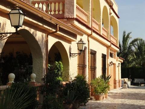 ***Wunderschönes und exklusives Wohnhaus für eine große Familie***