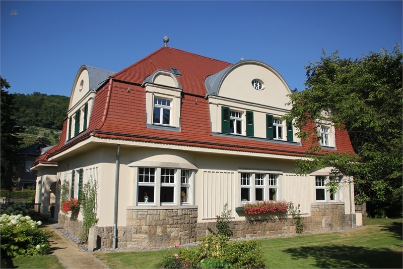 Einzigartige Atriumvilla in unwiederbringlicher Lage unterhalb des Elbhanges