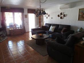 Thumbnail von ***Elegante und großzügige Villa mit 2 Gästewohnungen und Privatpool***