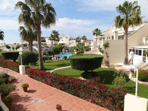 ***Wunderschönes Reihenhaus mit Gemeinschaftspool***