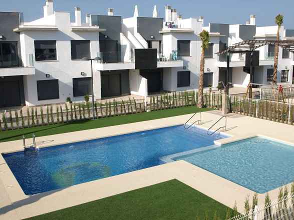 ***Sehr schöne 3-Zimmer-Erdgeschoss-Wohnungen mit Gemeinschaftspool ca. 2 km vom Strand***