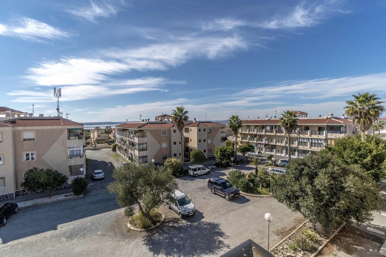 ***Sehr schöne obere Eckwohnung mit Balkon, schönem Blick und 3 Schlafzimmern***