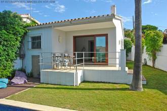 Thumbnail von ***SCHÖNE DOPPELHAUSHÄLFTE MIT BUNGALOWCHARAKTER ZUM VERKAUF IN STRANDLAGE IN COSTABELLA IN MARBELLA***