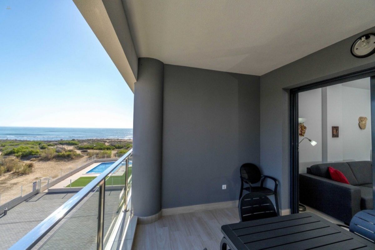 ***Luxuriöses Apartment in allerbester Lage am La Mata / Torrevieja Strand mit 2 Schlafzimmern und 2 Bädern***