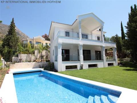 ***DESIGNER-VILLA IN CASCADA DE CAMOJAN IN MARBELLA***
