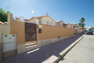 Thumbnail von ***Freistehende Villa als Erstbezug nach kompletter Renovierung, 3 Schlafzimmer, 2 Bäder, Pool***