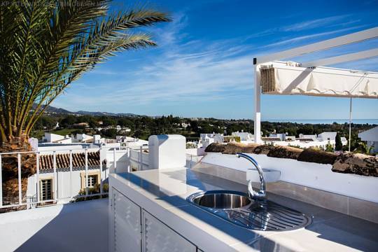 ***STADTHAUS IN ALOHA PUEBLO IN NUEVA ANDALUCÍA***