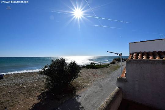 ***Historisches Fischerhaus am Strand mit großem Garten***