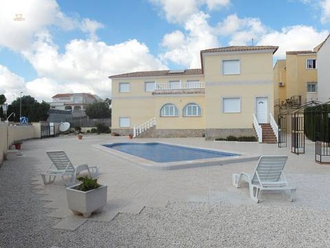 ***Großzügige freistehende Villa, 298 m² in strandnaher Lage***