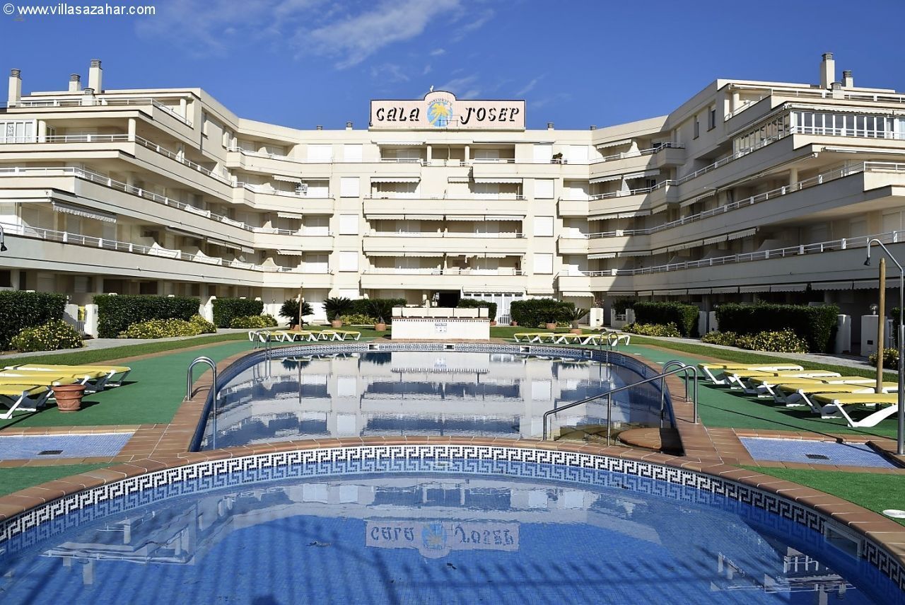 ***Cala Josep: Erdgeschosswohnung mit kleinem Garten direkt am Strand***