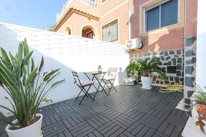 ***Gepflegtes Reihenhaus mit 3 Schlafzimmern, 2 Bädern in attraktiver Lage***