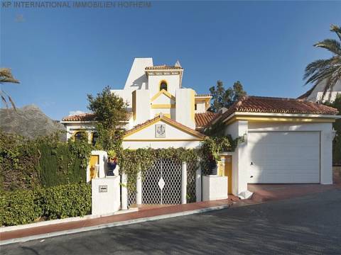 ***FAMILIENVILLA IN NUEVA ANDALUCÍA***