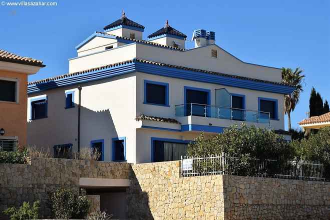 ***Neuwertige Luxus Immobilie direkt am Meer mit internem Lift über 4 Etagen***