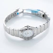 Thumbnail von Omega Constellation Ladies 131.10.25.60.55.001 - Constellation Manhattan Quartz 25 mm Quartz White Dial Diamonds Ladi </h1>
