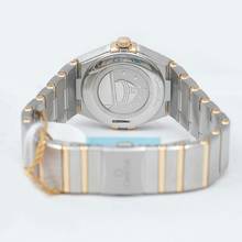 Thumbnail von Omega Constellation 131.20.28.60.55.002 - Constellation Manhattan Quartz 28 mm Quartz White Dial Diamonds Yell </h1>