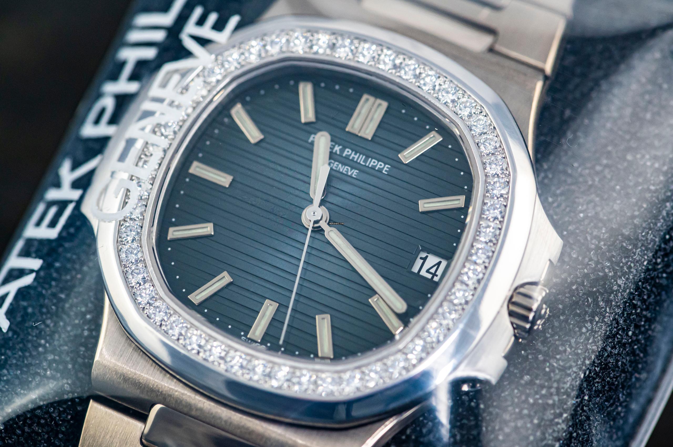 Patek Philippe Nautilus rare Jumbo Nautilus | 5713/1G | Whitegold | Diamond Bezel | sealed