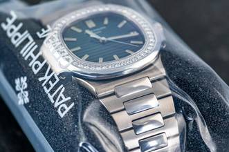 Thumbnail von Patek Philippe Nautilus rare Jumbo Nautilus | 5713/1G | Whitegold | Diamond Bezel | sealed