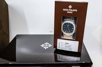 Thumbnail von Patek Philippe Nautilus rare Jumbo Nautilus | 5713/1G | Whitegold | Diamond Bezel | sealed