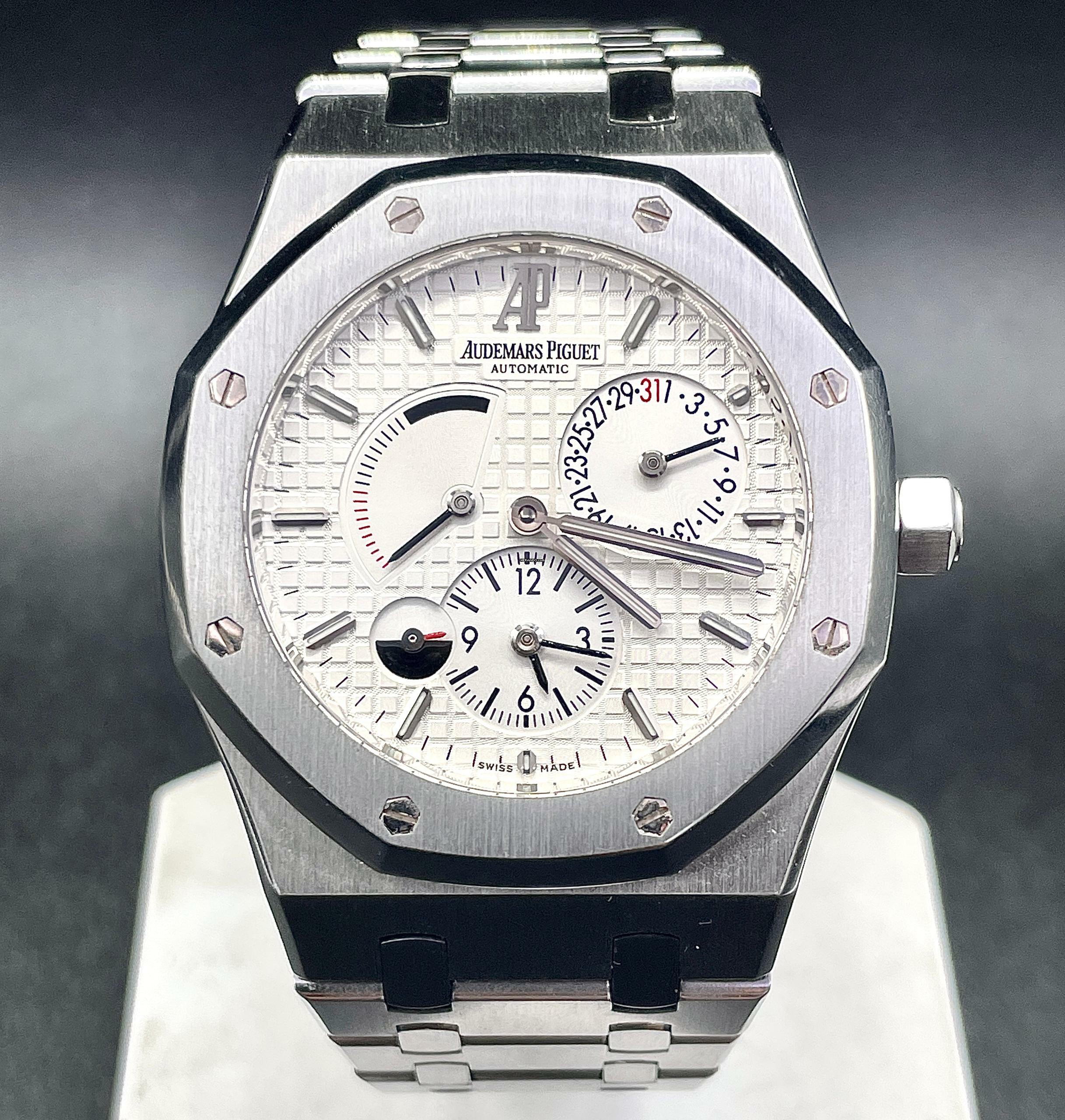 Audemars Piguet Royal Oak Dual Time Steel Dual Time 39mm Top Condition (with Archive Extract from AP) </h1>