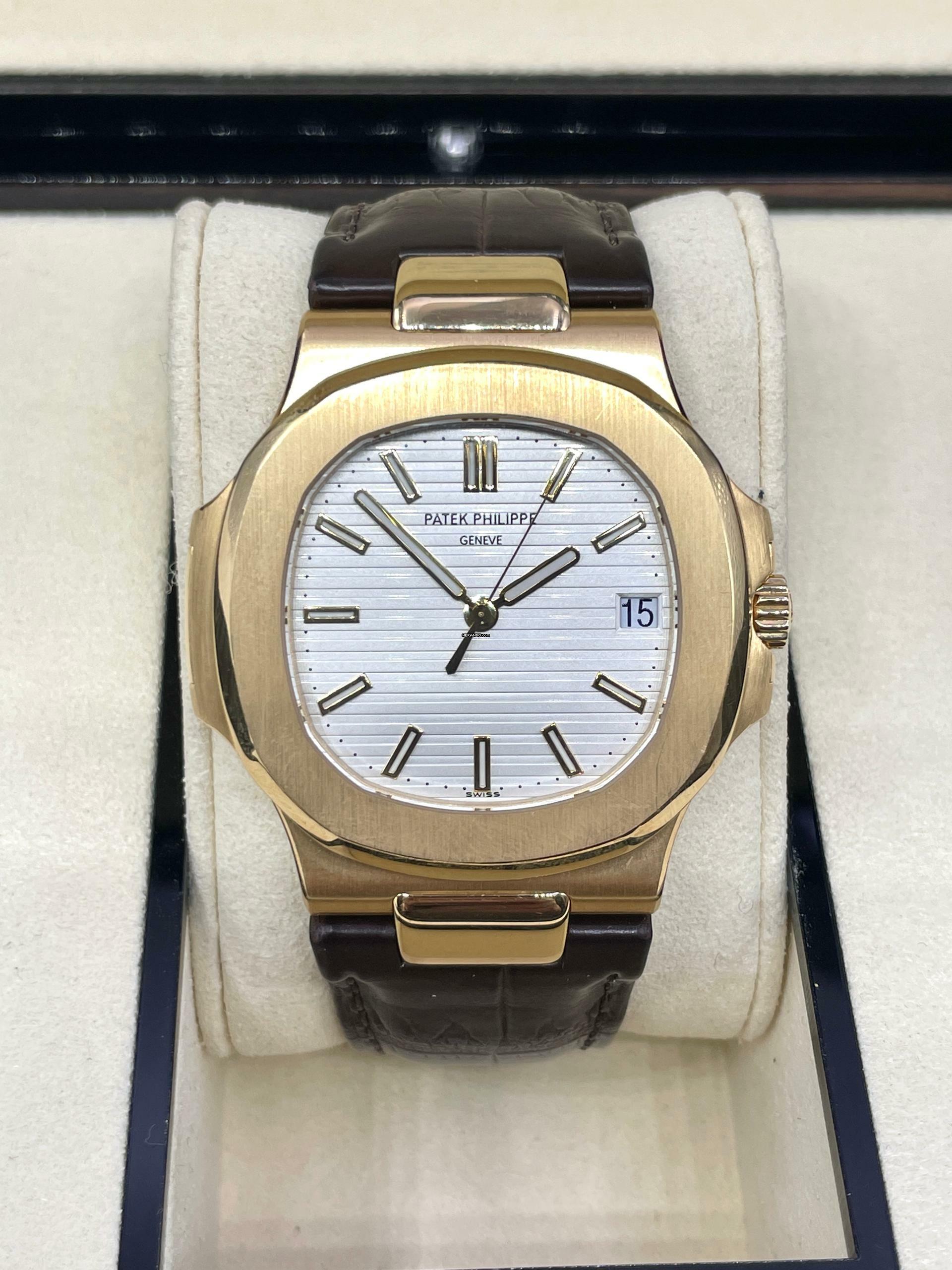Patek Philippe Nautilus 5711J-001 Yellowgold 18Kt. Patek ARCHIVE Papers TOP Condition