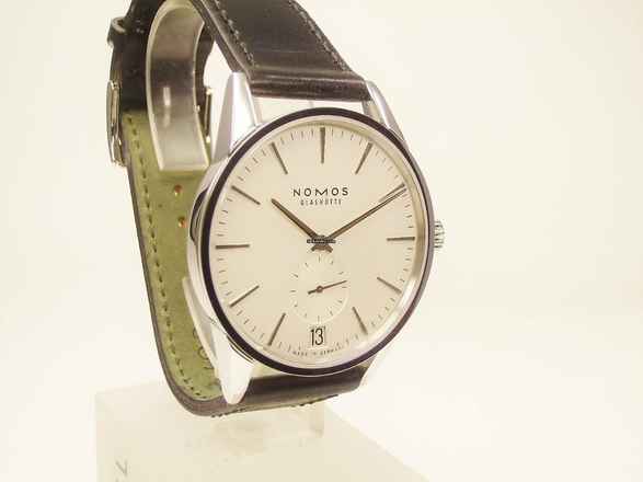  NOMOS Zürich Datum 802 (08/2021) 