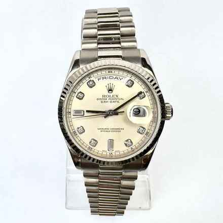  Rolex Day-Date 36 OYSTER PERPETUAL DAY-DATE Automatic 36mm 18K WG Factory Diamond Dial Watch </h1> 