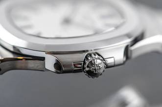 Thumbnail von Patek Philippe Nautilus 5711/1A-011 | rare Caliber 26-330 | German Full Set 2019 | white dial | Steel