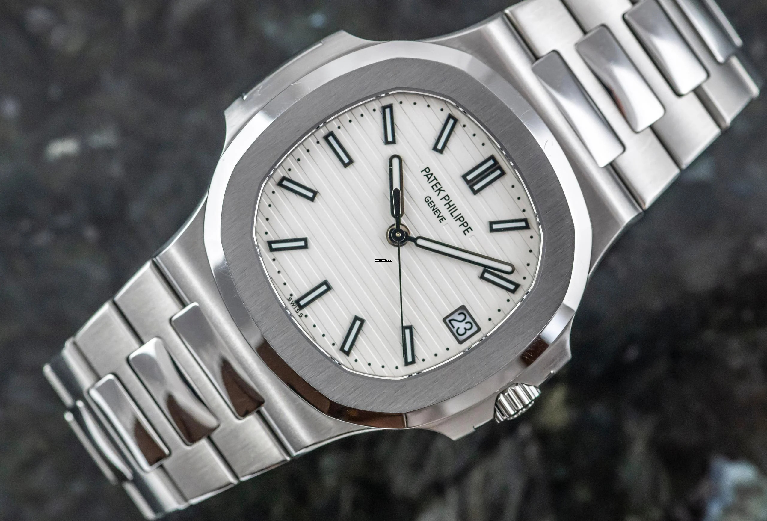Patek Philippe Nautilus 5711/1A-011 | rare Caliber 26-330 | German Full Set 2019 | white dial | Steel