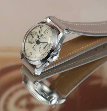  Universal Genève SUPER RARE UNIVERSAL GENEVE BABY COMPUR CHRONO 26MM </h1> 