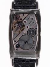 Thumbnail von Omega Gents Wristwatch Curvex </h1>