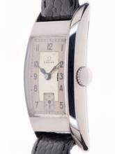 Thumbnail von Omega Gents Wristwatch Curvex </h1>