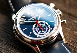 Thumbnail von Patek Philippe Annual Calendar Chronograph 5960G | Full Set 2022 | blue dial | White gold </h1>