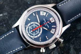 Thumbnail von Patek Philippe Annual Calendar Chronograph 5960G | Full Set 2022 | blue dial | White gold </h1>