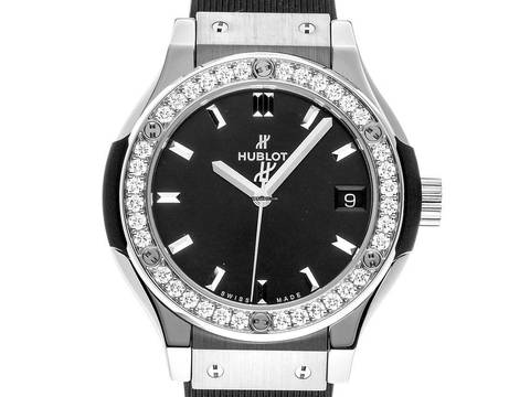  Hublot Classic Fusion Quartz Black Titan Diamanten Ref.581.NX.1470.RX.1104 Full Set Ungetragen 