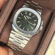 Thumbnail von Patek Philippe Nautilus 5711/1A GREEN FACTORY Dial + Orig Blue Dial Cal. 315 Extract of the Archives </h1>