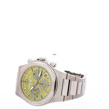 Thumbnail von Girard Perregaux Laureato 42 Chronograph Titanium Aston Martin Edition 81020-21-3398-1CM NEW 2025