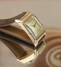 Thumbnail von Vacheron Constantin 18K GOLD PINK ART DECO TANK FROM 1943 WITH EXTRACT