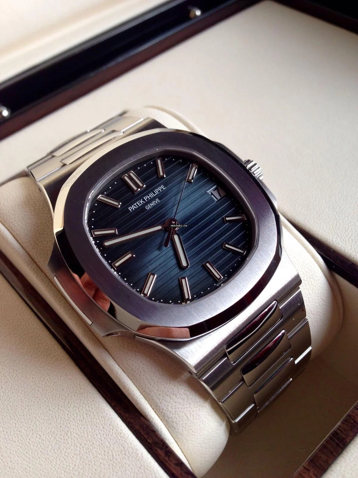 Patek Philippe Nautilus 5711/1A-010 Nautilus Jumbo Stahl Blue Dial NEU-Deutsch-Tresoruhr