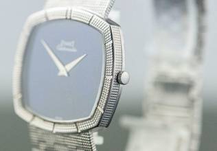 Thumbnail von Piaget very rare TV Screen | 12427 A 4 | Clous De Paris | Lapis Lazuli dial | white gold </h1>