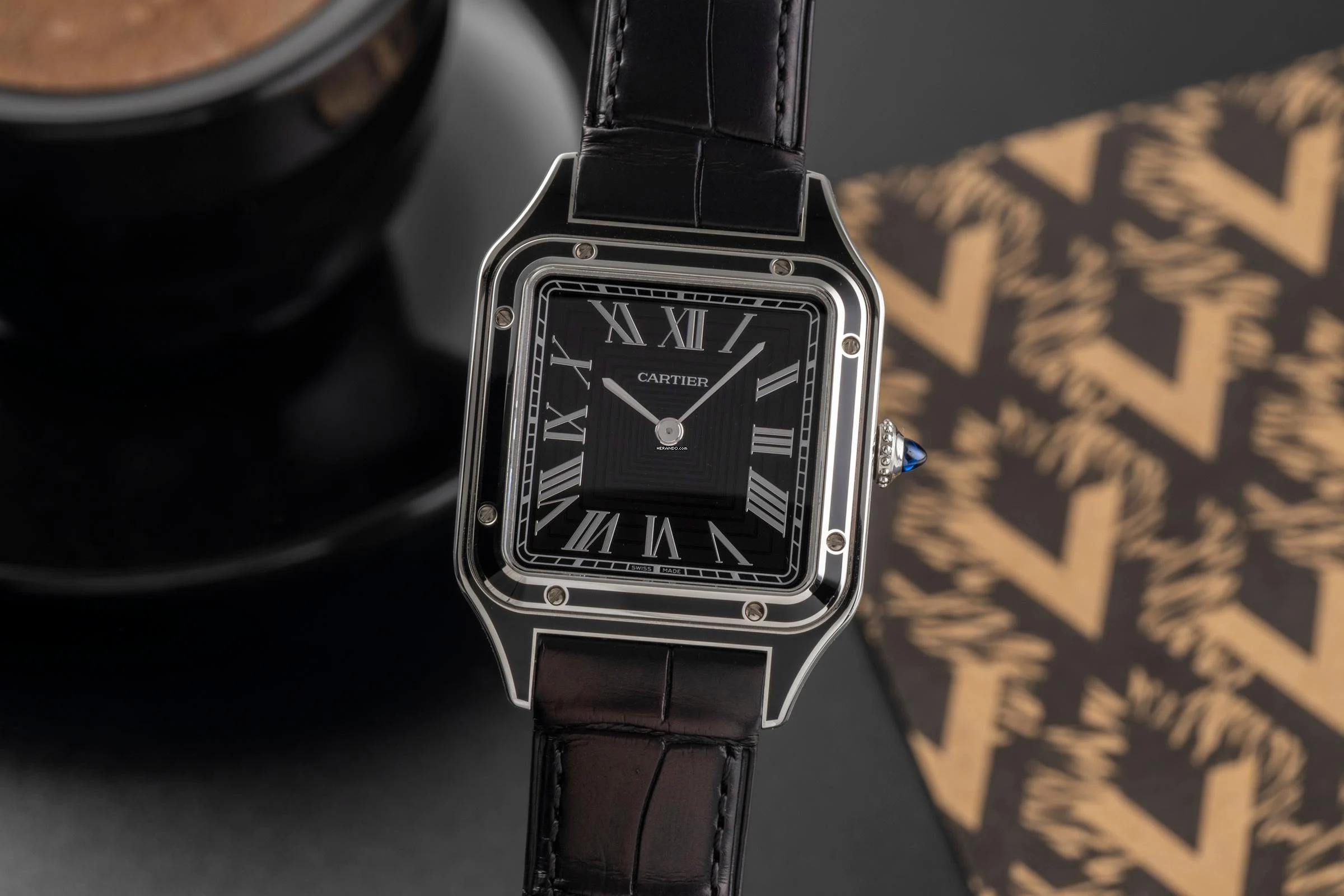 Cartier Santos Dumont Black Lacquer Handaufzug Herrenuhr Ref. WSSA0046 B&P 2024