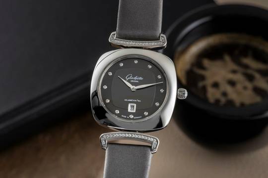  Glashütte Original Pavonina Stahl Quarz Damenuhr Ref. 03-01-06-12-02 Box & Papiere 2014  