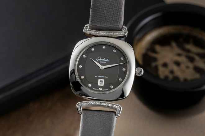  Glashütte Original Pavonina Stahl Quarz Damenuhr Ref. 03-01-06-12-02 Box & Papiere 2014  