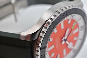 Thumbnail von Breitling Superocean 42 Kelly Slater Limited Edition 1000pcs A173751A1O1S1 orange </h1>